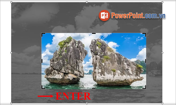 Kéo các nút điều khiển để cắt hình ảnh theo kích thước mong muốn Kéo các nút điều khiển để cắt hình ảnh theo kích thước mong muốn